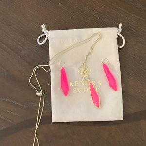 Kendra Scott earings and necklace
